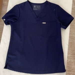 Figs one pocket small top